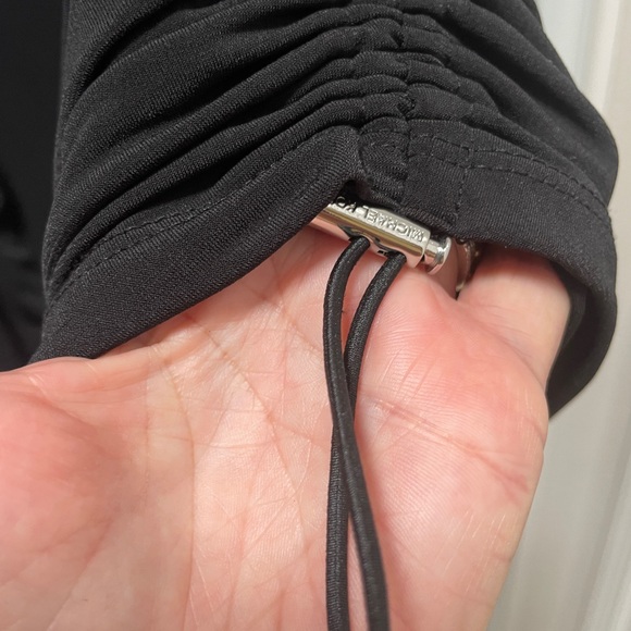 Michael Kors Body Con Dress, Black. Adjustment Ruching on both sides. Size Large - Picture 10 of 14